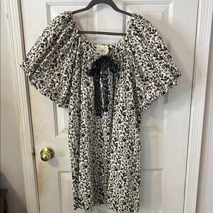 Umgee Black & Cream Floral Tie-Neck Dress